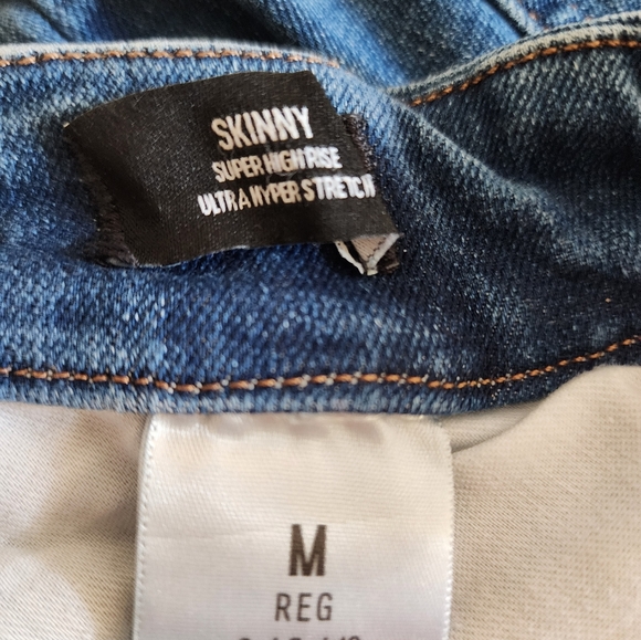 Women's Express Jeans - Picture 3 of 5